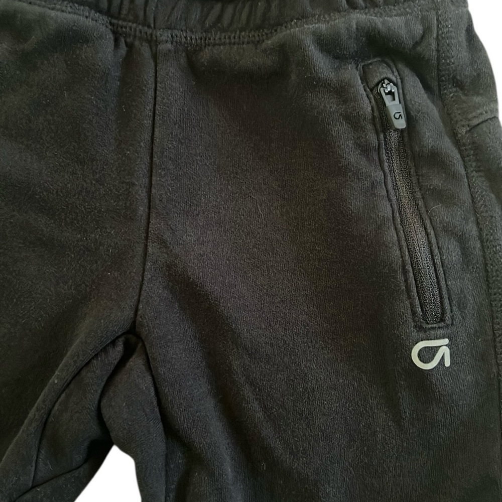 GapFit Boys Black Athletic Shorts - Picture 2 of 9